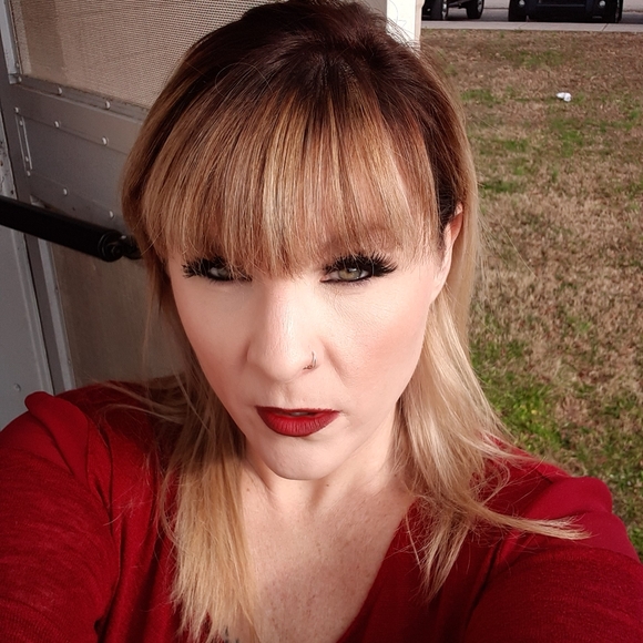 Meet your Posher, Candi - Picture 3 of 4